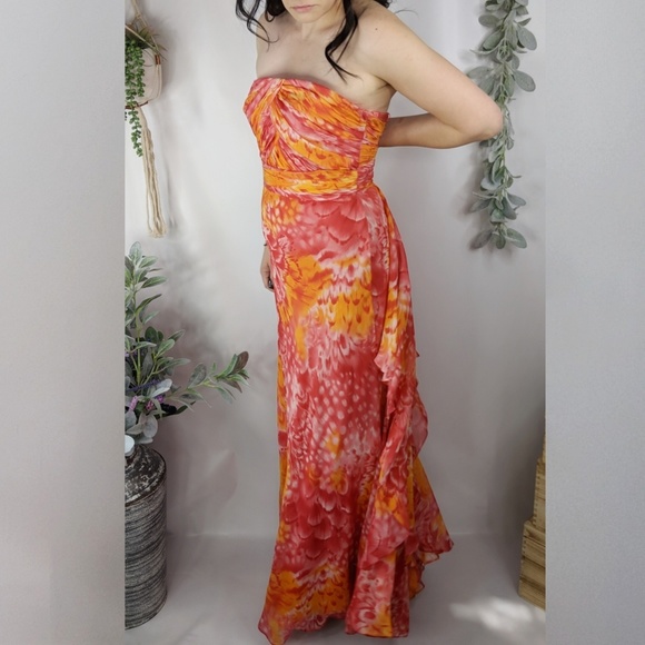 Carmen Marc Valvo Dresses & Skirts - CARMEN MARC VALVO coral silk strapless gown 0348